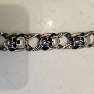 Stainless steel skull bracelet